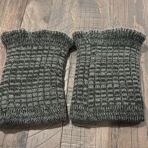 Steve Madden Boot Socks Cuffs Leg Warmers Gray and Black Design NWOT
